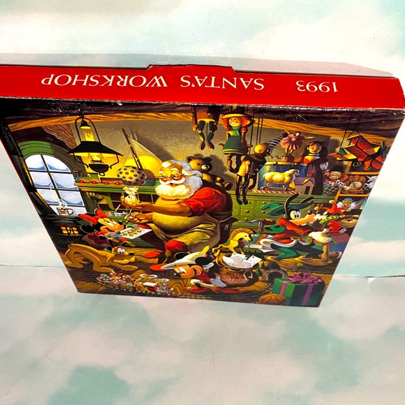 DISNEY STORE NWT VTG 1993 CHRISTMAS SANTA’S WORKSHOP PORCELAIN PLATE JAPAN 9.5” - Picture 8 of 14